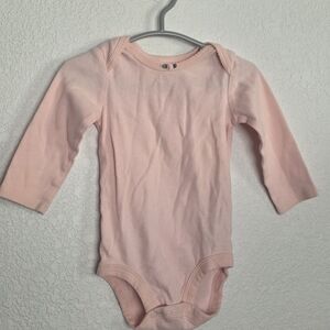Cotton Long-Sleeve Baby Onesie in Light Pink With Rosette And Laced Stitching